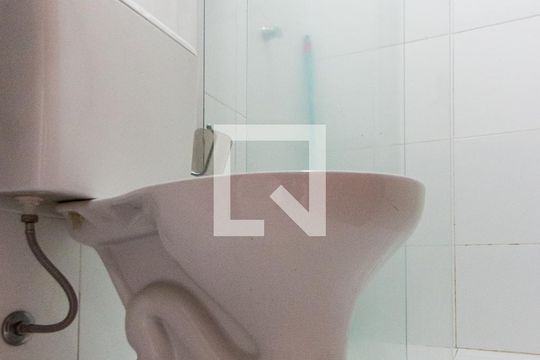 Banheiro de casa de condomínio para alugar com 1 quarto, 35m² em Chácara São João, São Paulo