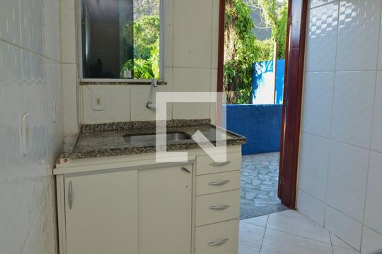 Cozinha de apartamento para alugar com 1 quarto, 75m² em Vargem Pequena, Rio de Janeiro