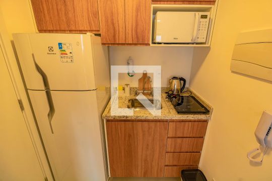 Cozinha de apartamento para alugar com 1 quarto, 25m² em Vila Guarani (zona Sul), São Paulo