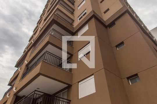 Fachada do bloco de apartamento para alugar com 1 quarto, 50m² em Empresarial 18 do Forte, Barueri