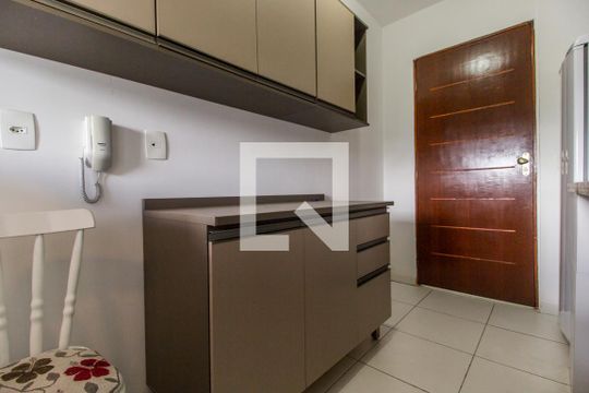 Cozinha de apartamento para alugar com 1 quarto, 50m² em Empresarial 18 do Forte, Barueri