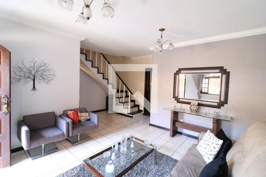 Sala de casa à venda com 4 quartos, 280m² em Portuguesa, Rio de Janeiro
