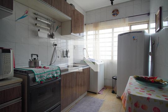 Cozinha de apartamento para alugar com 1 quarto, 98m² em São João, Porto Alegre