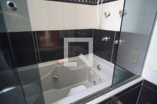 Banheira de apartamento para alugar com 1 quarto, 98m² em São João, Porto Alegre