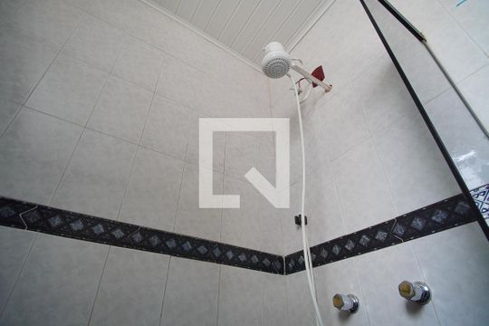 Banheiro de apartamento para alugar com 1 quarto, 98m² em São João, Porto Alegre