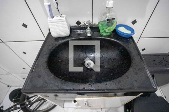 Banheiro 1 de casa para alugar com 3 quartos, 80m² em Vila Nogueira, Diadema