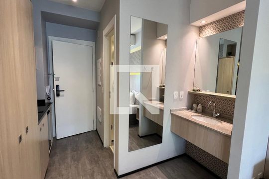 Banheiro de kitnet/studio à venda com 1 quarto, 26m² em Vila Madalena, São Paulo