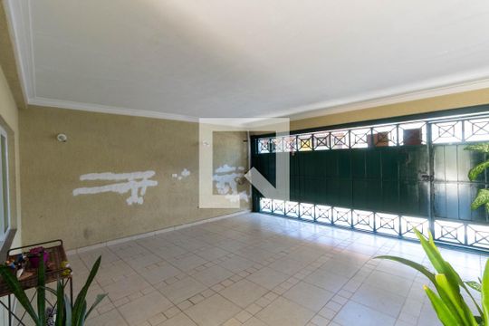 Garagem de casa à venda com 3 quartos, 300m² em Vila Granada, São Paulo