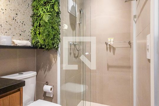 Banheiro de apartamento à venda com 1 quarto, 27m² em Pinheiros, São Paulo