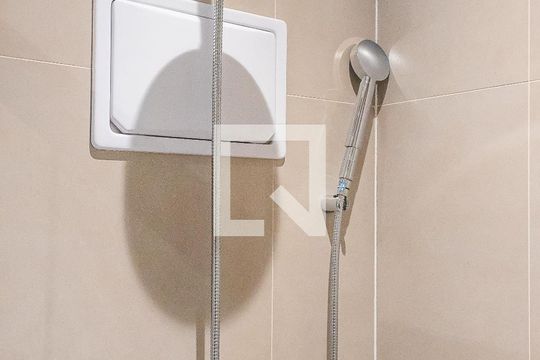 Banheiro de apartamento à venda com 1 quarto, 27m² em Pinheiros, São Paulo