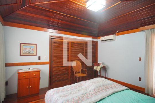 suite de casa para alugar com 4 quartos, 375m² em Canudos, Novo Hamburgo