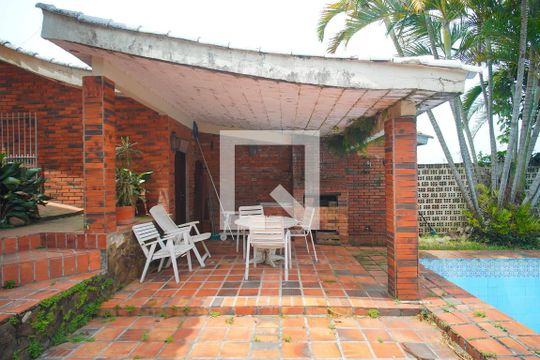 Churrasqueira de casa para alugar com 4 quartos, 375m² em Canudos, Novo Hamburgo