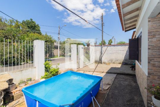 Quintal de casa à venda com 2 quartos, 140m² em Olaria, Canoas