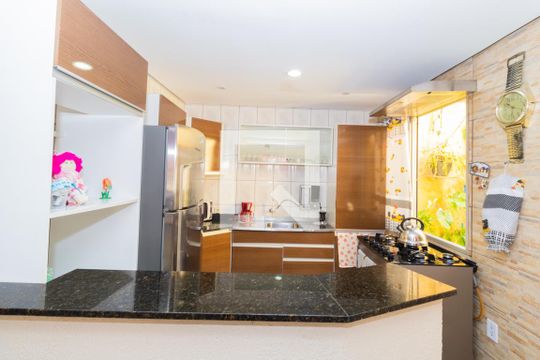 Cozinha de casa à venda com 2 quartos, 140m² em Olaria, Canoas