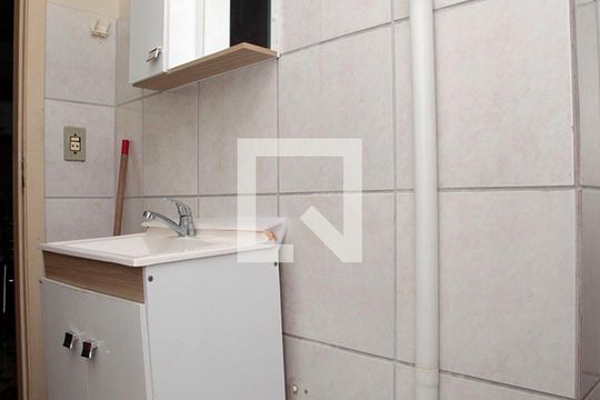 Banheiro de apartamento à venda com 2 quartos, 64m² em Centro Histórico, Porto Alegre
