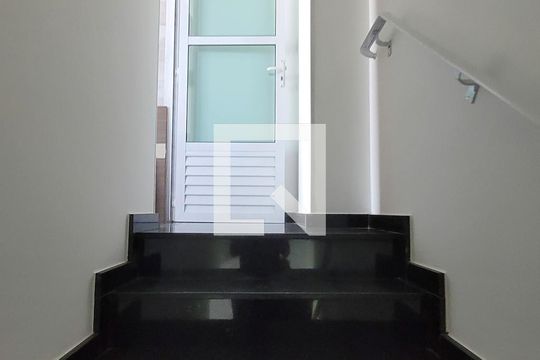 Escadas de apartamento à venda com 2 quartos, 104m² em Vila Alto de Santo André, Santo André