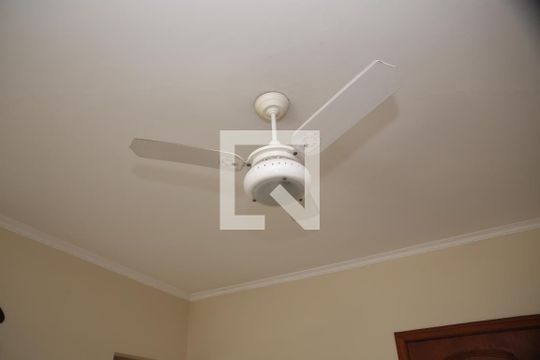 Detalhe Sala de apartamento para alugar com 4 quartos, 140m² em Canto do Forte, Praia Grande