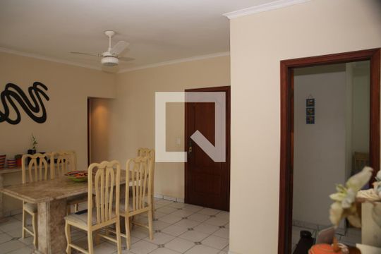 Sala /jantar de apartamento para alugar com 4 quartos, 140m² em Canto do Forte, Praia Grande