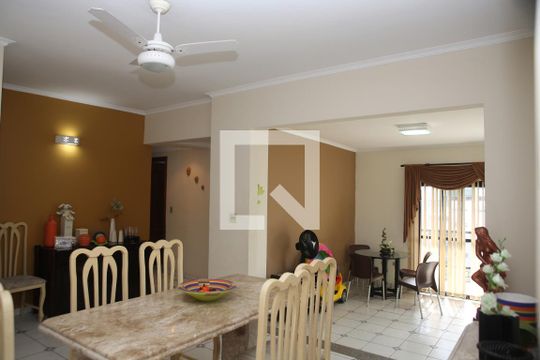 Sala /jantar de apartamento para alugar com 4 quartos, 140m² em Canto do Forte, Praia Grande