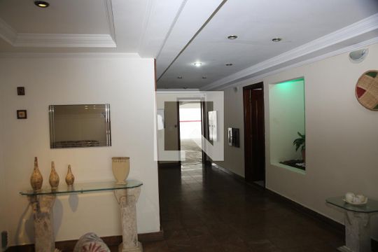 Hall de entrada de apartamento para alugar com 4 quartos, 140m² em Canto do Forte, Praia Grande
