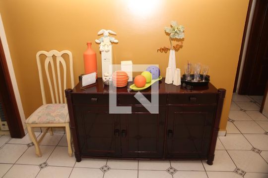 Detalhe Sala de apartamento para alugar com 4 quartos, 140m² em Canto do Forte, Praia Grande