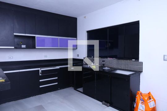 Cozinha de casa para alugar com 3 quartos, 213m² em Parque Guarani, São Paulo
