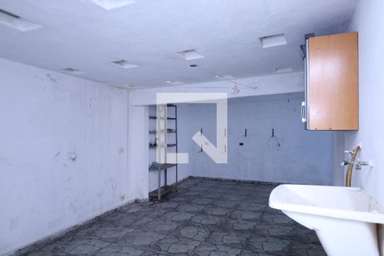 Área de Serviços de casa para alugar com 3 quartos, 213m² em Parque Guarani, São Paulo