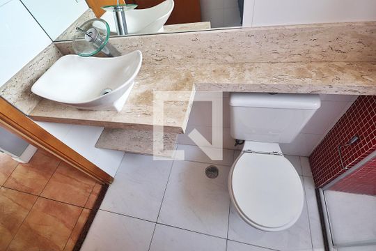 Banheiro de apartamento para alugar com 2 quartos, 55m² em Utinga, Santo André