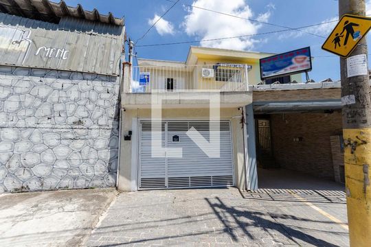 Fachada de casa para alugar com 2 quartos, 117m² em Jardim Libano, São Paulo