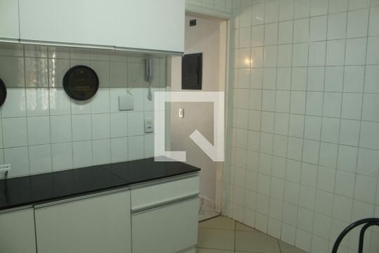 Cozinha de casa de condomínio para alugar com 2 quartos, 86m² em Socorro, São Paulo