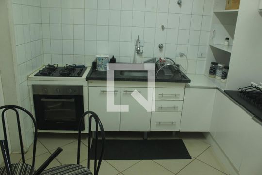 Cozinha de casa de condomínio para alugar com 2 quartos, 86m² em Socorro, São Paulo