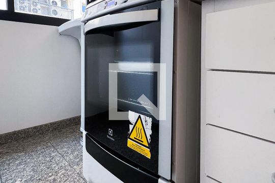 Cozinha de apartamento à venda com 1 quarto, 34m² em Vila Nova Conceição, São Paulo