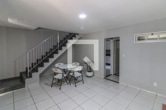 Sala de casa de condomínio para alugar com 3 quartos, 110m² em Recreio dos Bandeirantes, Rio de Janeiro