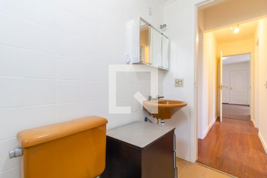 Banheiro Social de apartamento à venda com 3 quartos, 90m² em Vila Madalena, São Paulo