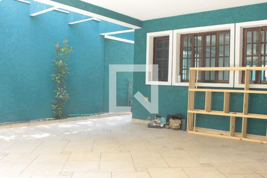 Quintal de casa à venda com 3 quartos, 130m² em Jardim Londrina, São Paulo