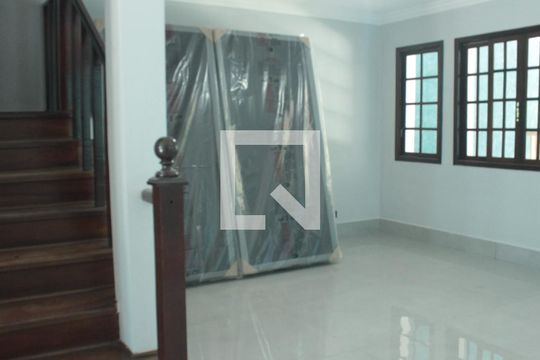 Sala de casa à venda com 3 quartos, 130m² em Jardim Londrina, São Paulo