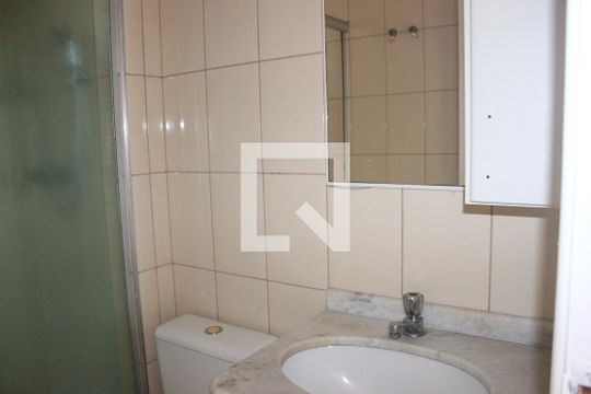 Banheiro de apartamento à venda com 3 quartos, 75m² em Gopoúva, Guarulhos