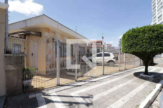 Fachada de casa para alugar com 1 quarto, 58m² em Jardim Paraíso, São Paulo