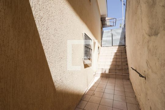 Entrada de casa para alugar com 1 quarto, 58m² em Jardim Paraíso, São Paulo