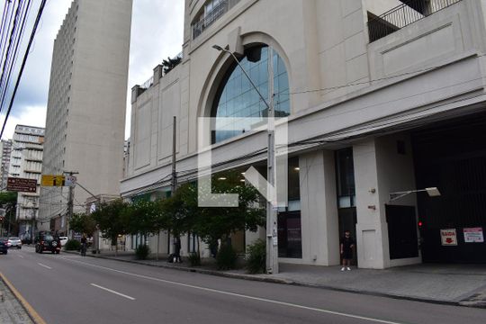 Fachada do prédio de apartamento para alugar com 1 quarto, 34m² em Centro, Curitiba