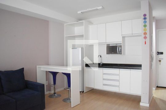 Sala/Cozinha de apartamento para alugar com 1 quarto, 34m² em Centro, Curitiba