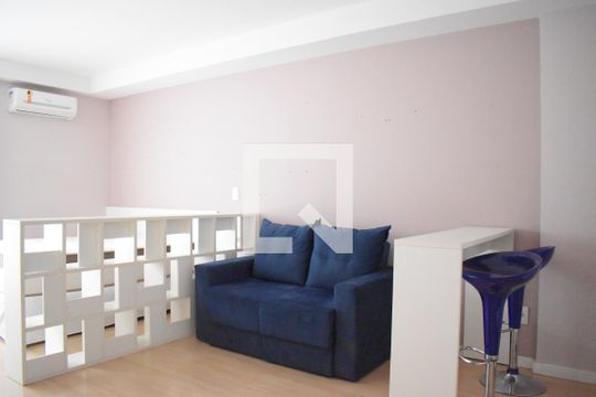 Sala/Cozinha de apartamento para alugar com 1 quarto, 34m² em Centro, Curitiba