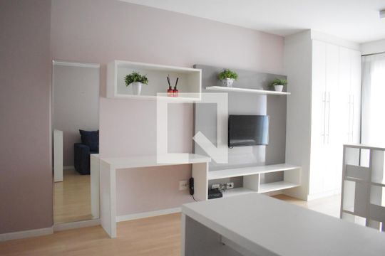 Sala/Cozinha de apartamento para alugar com 1 quarto, 34m² em Centro, Curitiba
