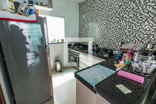 Cozinha de casa para alugar com 2 quartos, 100m² em Etelvina Carneiro, Belo Horizonte
