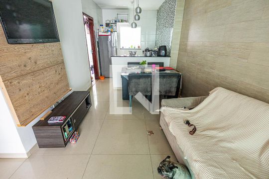 Sala de casa para alugar com 2 quartos, 100m² em Etelvina Carneiro, Belo Horizonte