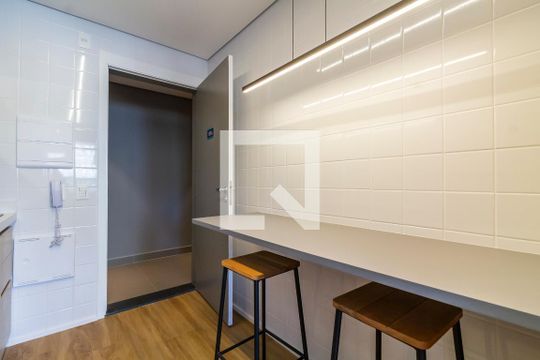Cozinha de kitnet/studio para alugar com 1 quarto, 27m² em Sumarezinho, São Paulo