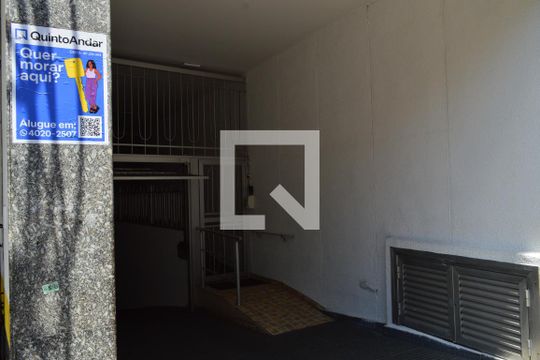 Placa de apartamento para alugar com 2 quartos, 55m² em Liberdade, São Paulo