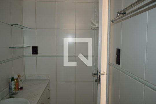 Banheiro de apartamento para alugar com 2 quartos, 55m² em Liberdade, São Paulo