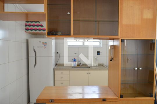 Cozinha de apartamento para alugar com 2 quartos, 55m² em Liberdade, São Paulo