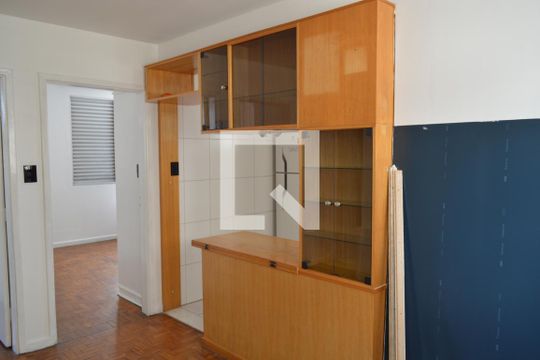 Sala de apartamento para alugar com 2 quartos, 55m² em Liberdade, São Paulo